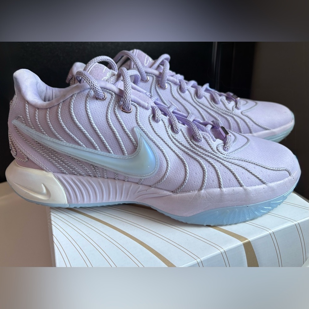 Nike LeBron XXI Barely Grape Sneakers